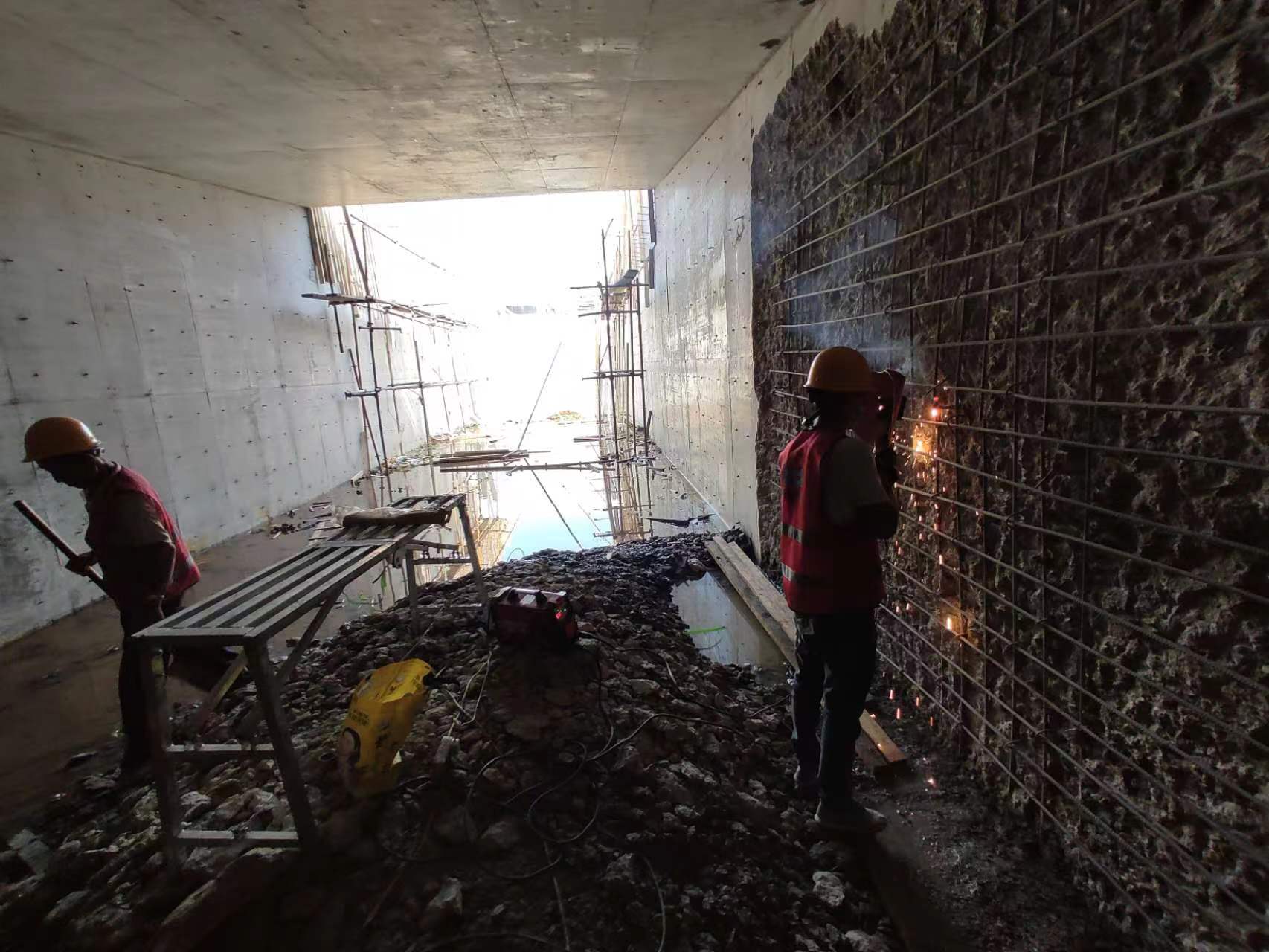 桂东挖断承重墙导致楼体开裂，加固施工方案出炉